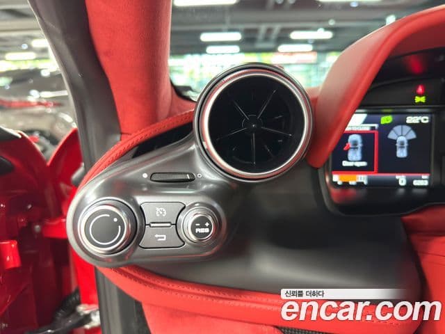 Ferrari F8 스파이더 3.9 V8, 2022 11