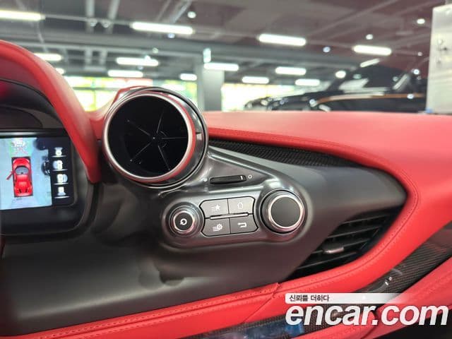 Ferrari F8 스파이더 3.9 V8, 2022 12