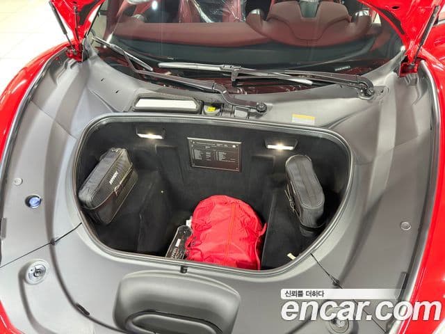 Ferrari F8 스파이더 3.9 V8, 2022 18