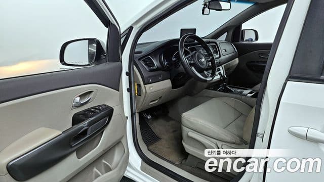 Kia All New Carnival 6인승 инвалидная коляска / для коляски Lift, 2015 10