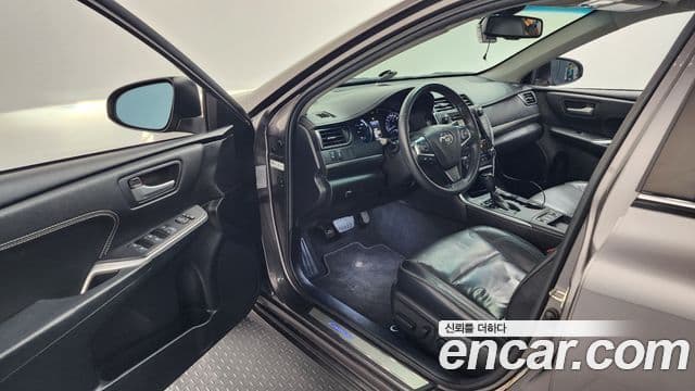 Toyota New 캠리 гибрид XLE, 2015 10