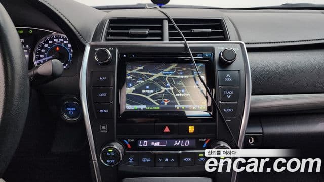 Toyota New 캠리 гибрид XLE, 2015 15