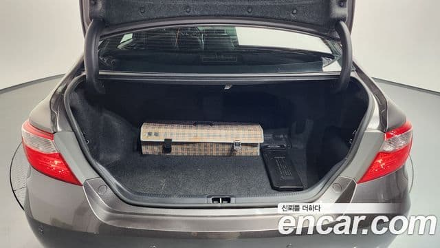 Toyota New 캠리 гибрид XLE, 2015 20