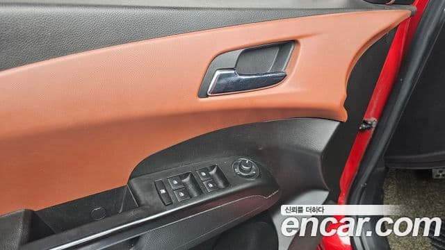 Chevrolet(GM대우) 아베오 хэтчбек топовая версия, 2012 17