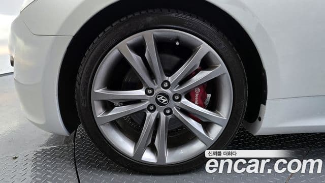 Hyundai Genesis купе 200 турбо P, 2011 все фото