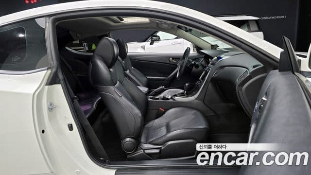 Hyundai Genesis купе 200 турбо P, 2011 10