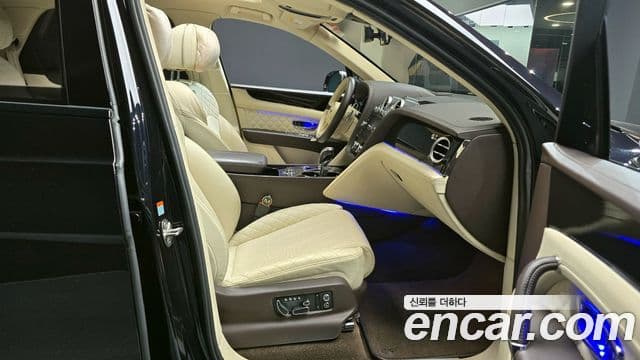 Bentley Bentayga, 2017 10