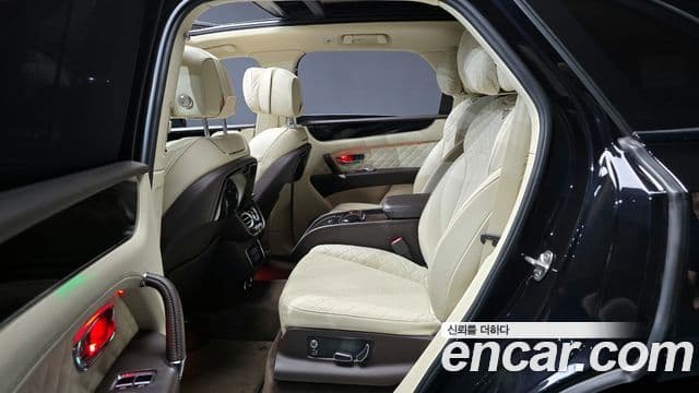 Bentley Bentayga, 2017 12