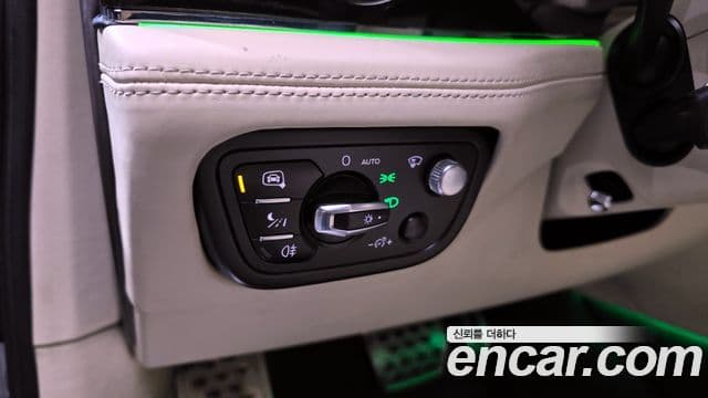 Bentley Bentayga, 2017 13