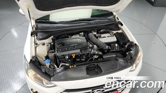 Hyundai Avante AD 1.6 e-VGT Smart, 2017 6