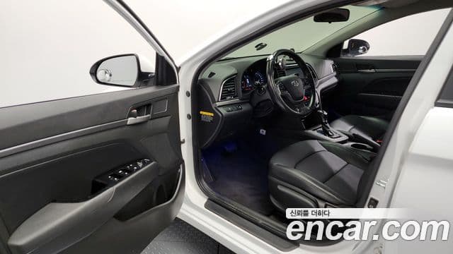 Hyundai Avante AD 1.6 e-VGT Smart, 2017 10