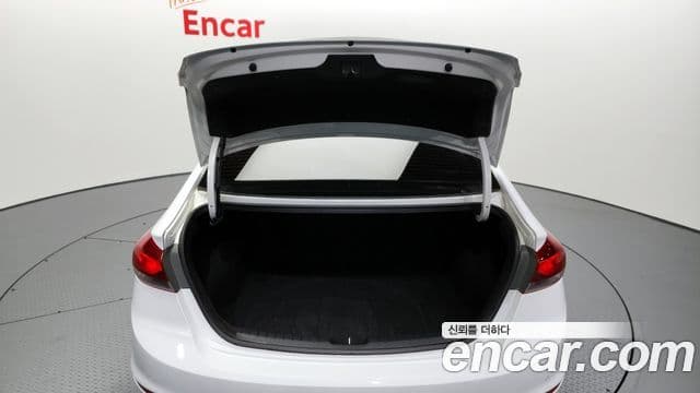 Hyundai Avante AD 1.6 e-VGT Smart, 2017 20