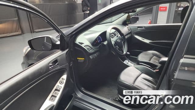 Hyundai Accent(новый кузов / новое поколение) Premier, 2012 10