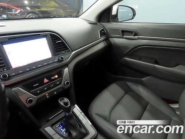 Hyundai Avante AD Style, 2017 11