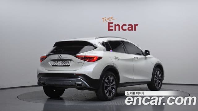 Infiniti QX30 2.0 Essential AWD, 2019 2