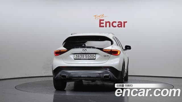 Infiniti QX30 2.0 Essential AWD, 2019 4