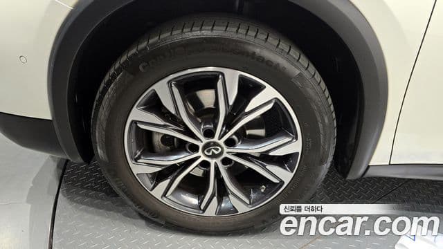 Infiniti QX30 2.0 Essential AWD, 2019 все фото