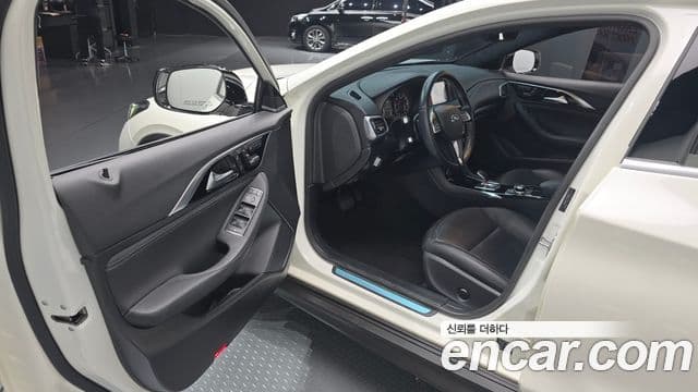 Infiniti QX30 2.0 Essential AWD, 2019 11