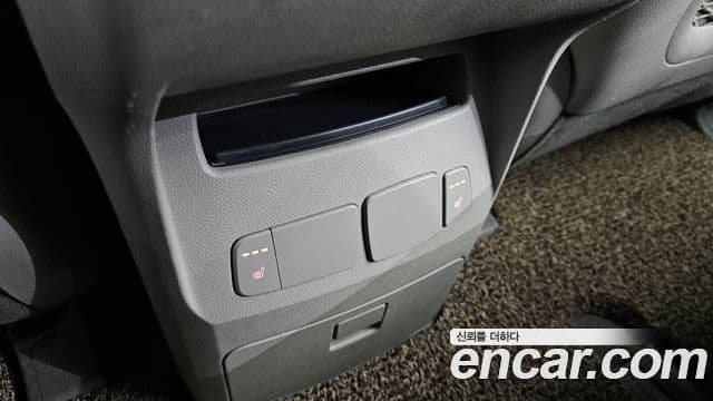 Kia All New Carnival Luxury, 2016 17