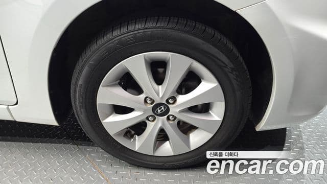 Hyundai Accent(новый кузов / новое поколение) Modern, 2015 все фото