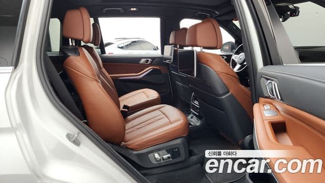 BMW X7 (G07) xDrive 40i M Sport 6인승, 2022 12
