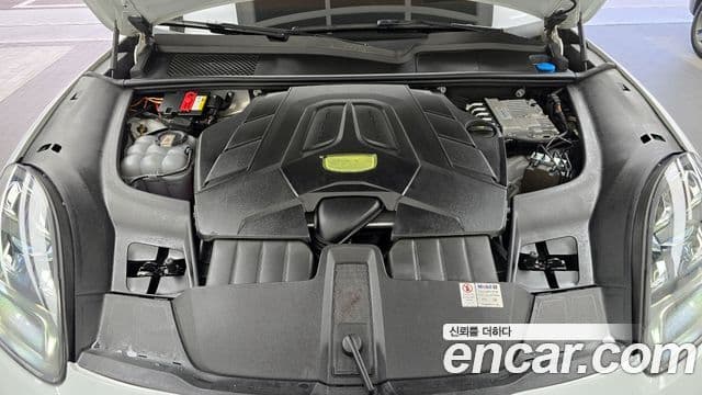 Porsche Cayenne (PO536), 2020 6