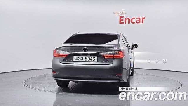 Lexus New ES300h XV60, 2018 4