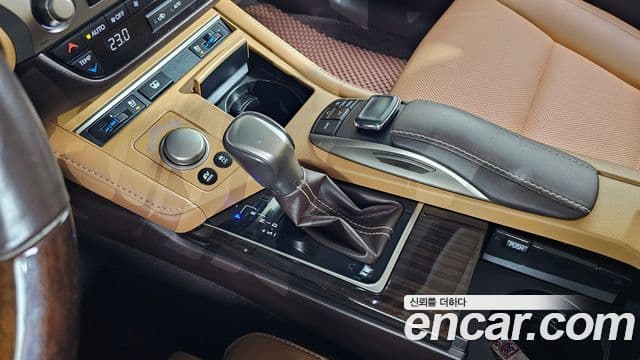 Lexus New ES300h XV60, 2018 9