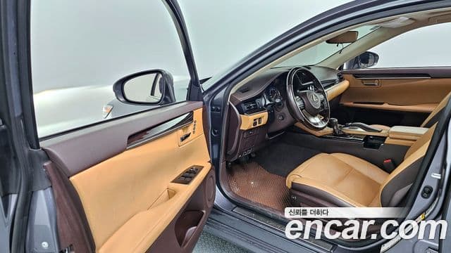 Lexus New ES300h XV60, 2018 10