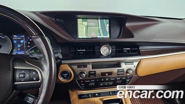 Lexus New ES300h XV60, 2018 17