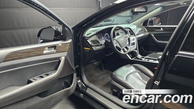 Hyundai LF Sonata Special, 2016 11