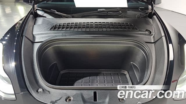 Tesla модель Y Long Range AWD, 2024 6