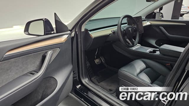 Tesla модель Y Long Range AWD, 2024 11