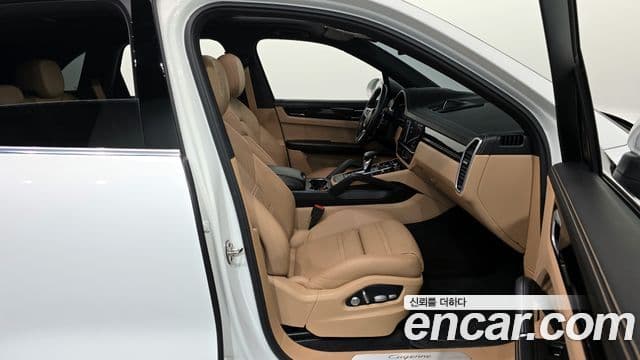 Porsche Cayenne (PO536) 3.0 E-гибрид, 2020 11