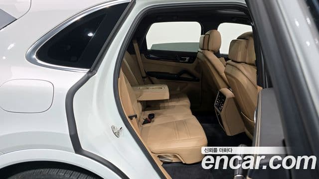 Porsche Cayenne (PO536) 3.0 E-гибрид, 2020 12