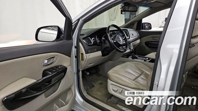 Kia All New Carnival Prestige, 2015 10