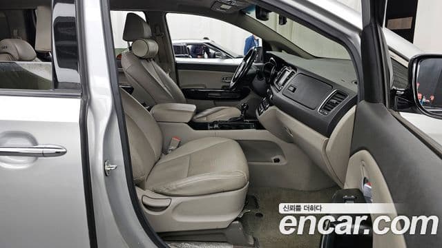 Kia All New Carnival Prestige, 2015 11