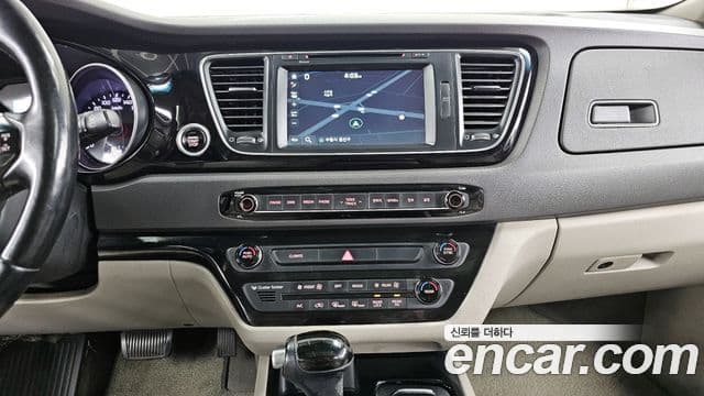 Kia All New Carnival Prestige, 2015 16