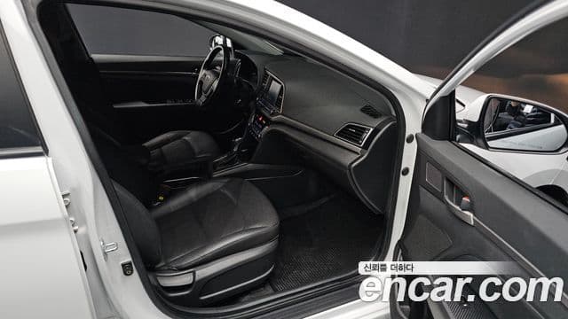 Hyundai Avante AD 1.6 GDI Smart, 2016 10