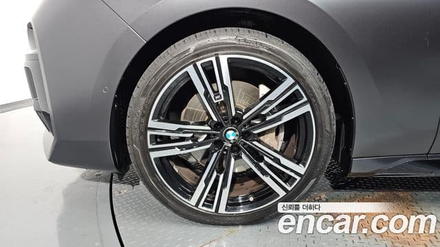 BMW 7시리즈 (G70) 740i sDrive M Sport, 2023 все фото