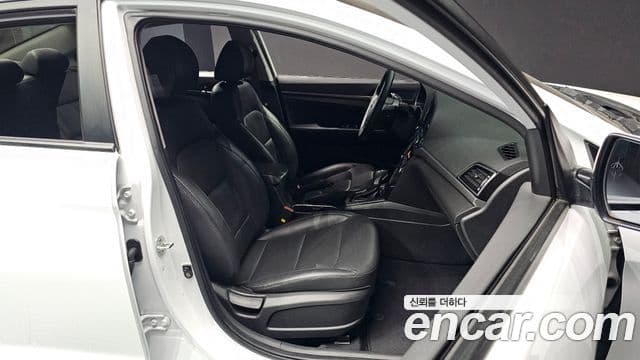 Hyundai Avante AD 1.6 GDI Value Plus, 2017 10