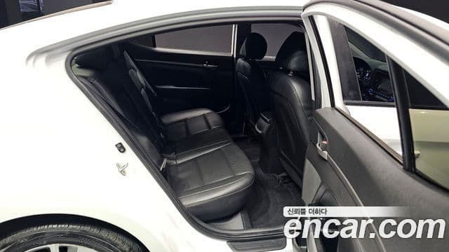 Hyundai Avante AD 1.6 GDI Value Plus, 2017 11