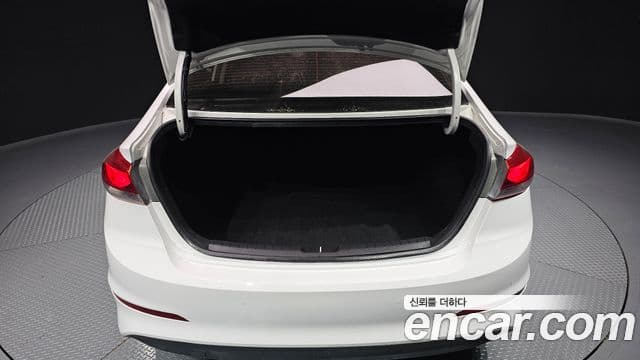 Hyundai Avante AD 1.6 GDI Value Plus, 2017 20