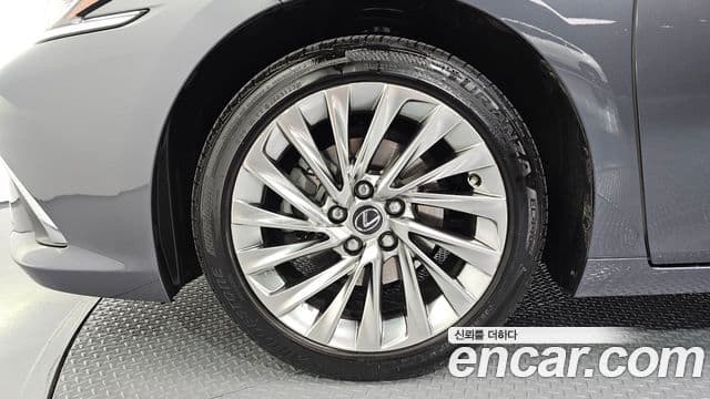 Lexus ES300h 7세대 Luxury Plus, 2023 все фото