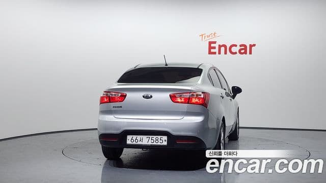 Kia All New Pride Deluxe, 2014 4