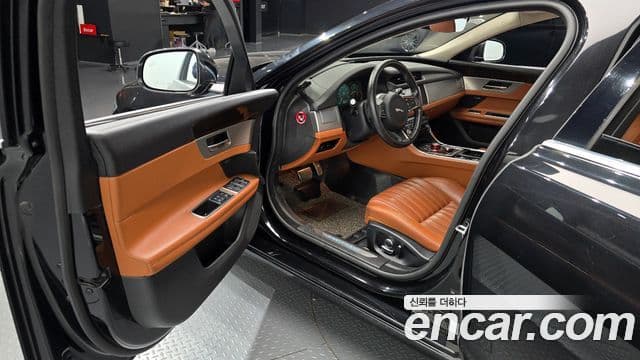 Jaguar XF (X260) 20d Portfolio AWD, 2019 4