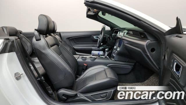 Ford Mustang GT кабриолет, 2021 11