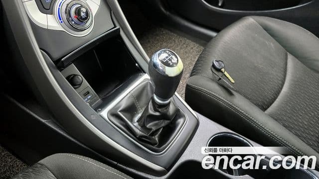 Hyundai Avante MD M16 GDI Deluxe, 2012 9