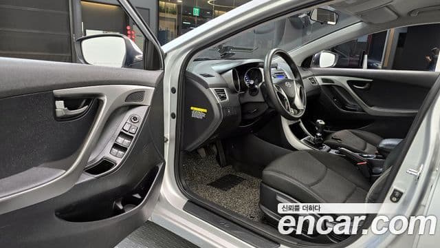 Hyundai Avante MD M16 GDI Deluxe, 2012 11