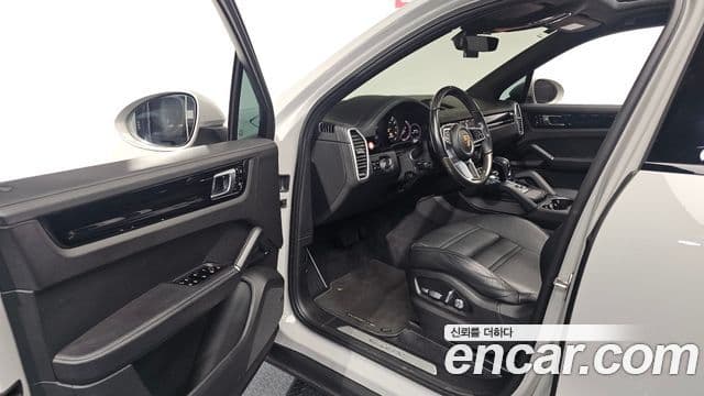 Porsche Cayenne (PO536) 3.0 E-гибрид, 2021 10